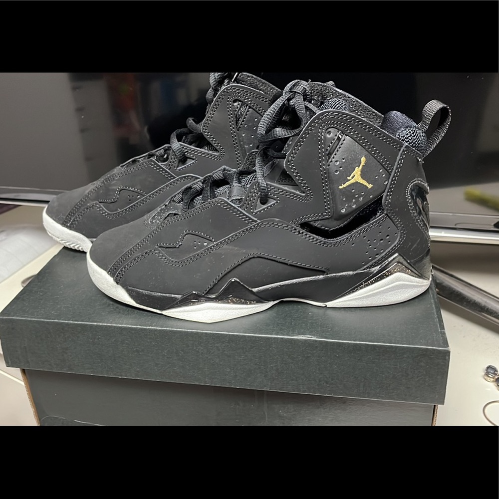 Jordan true flight 4Y